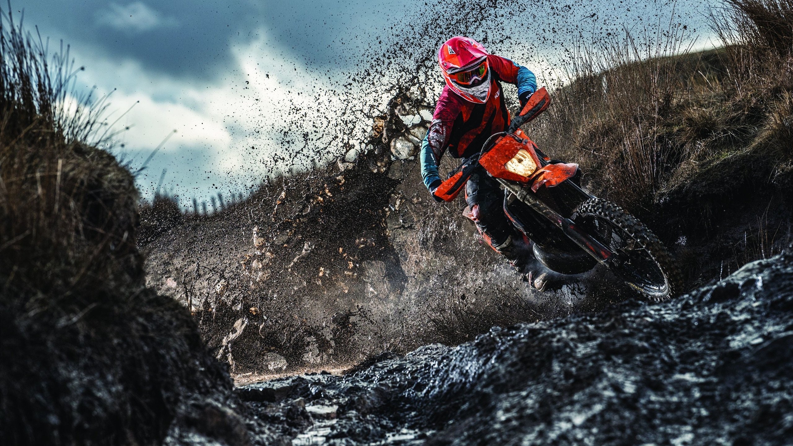 不同时开球影响公平中超赛程再受诟病，中超两个赛区怎么比赛